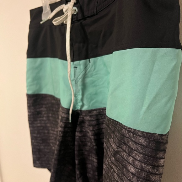 Billabong Board Shorts. Size 32 - Picture 4 of 4